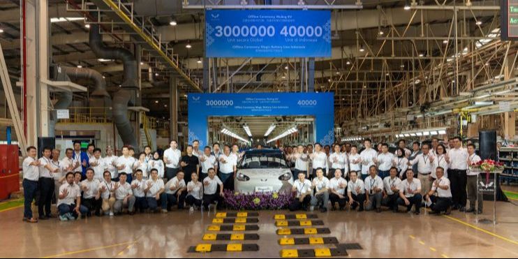 Wuling Rilis Mobil Listrik Terbaru, BinguoEV dengan CCS2?, Spekulasi Model , Fitur Unggulan yang Mungkin Hadir, Harga Wuling Air EV Terbaru 2025, Produksi Mobil Listrik Wuling Tembus 3 Juta Unit, New Air ev dan New Cloud EV Meluncur di IIMS 2025
