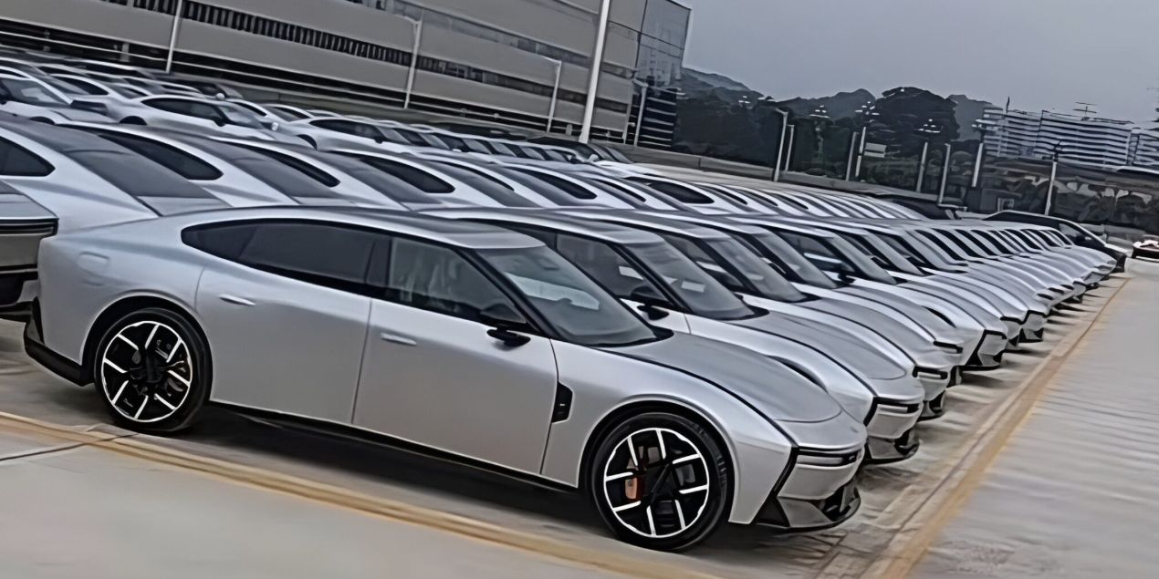 Xpeng P7 Baru Diam-diam Produksi Massal, Siap Kacaukan Pasar EV?, Desain Eksterior yang Agresif, Interior dan Fitur Canggih, Performa dan Pilihan Baterai, Persaingan di Pasar Mobil Listrik