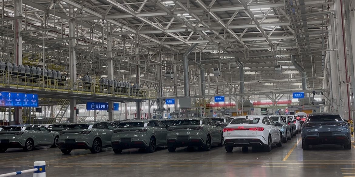 Mulai Kurangi Produksi, Apa yang Sebenarnya Terjadi dengan Raksasa Mobil Listrik BYD?, Strategi Perang Harga BYD Diduga Jadi Bumerang, Penurunan Produksi dan Dampaknya pada Pabrik BYD, BYD Kuasai Pasar Mobil Listrik Nasional di Awal 2025, Ekspansi Global dan Persaingan di Pasar Eropa