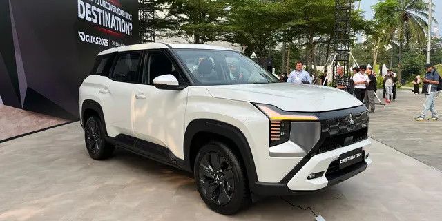 Mitsubishi Destinator, Revolusi Premium Family SUV yang Menantang Dominasi, Superioritas Teknologi yang Mengubah Standar, Kemampuan All-Terrain yang Autentik, Efisiensi Mesin dan Performa, Standar Keselamatan Kompetitif, Positioning Harga dan Value Proposition Disruptif, Analisis Kompetitif dalam Lanskap Pasar Indonesia