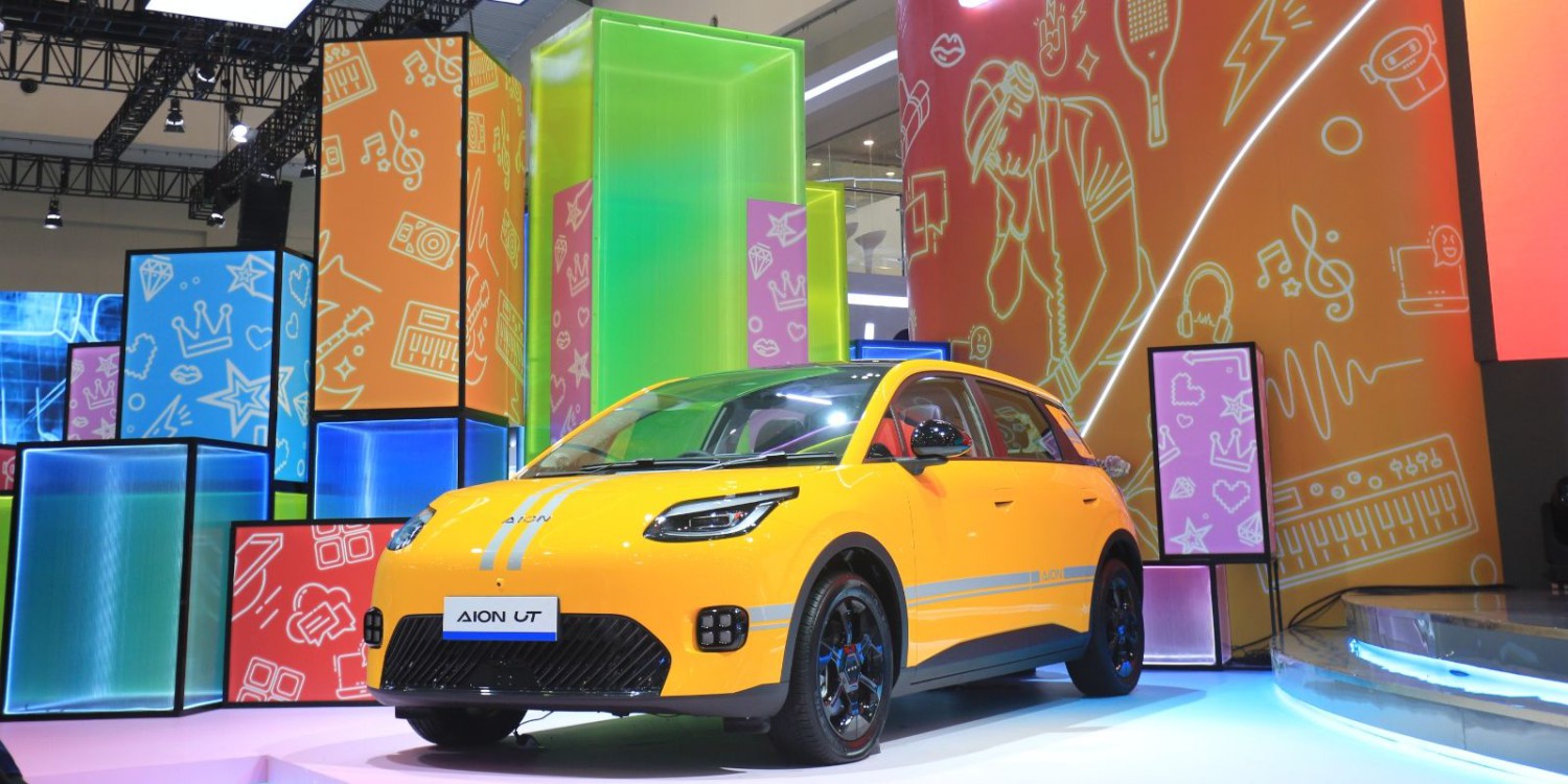AION UT, Mobil Listrik Imut Tapi Fitur Keselamatannya Saingi SUV Mewah, 1. Chipset Flagship dan Layar Lebar: Hiburan dan Kendali Dalam Genggaman, 2. Konektivitas dan Kontrol Jarak Jauh Lewat Aplikasi Pintar, 3. Sistem Keamanan Komplit dari Baterai hingga Airbag Tirai 2,1 Meter, 4. Fitur Nyaman Seperti Mobil Premium, Mulai dari Wiper Otomatis Hingga One Box Brake System, 5. Harga Ramah di Kantong, Jarak Tempuh Paling Panjang di Kelasnya
