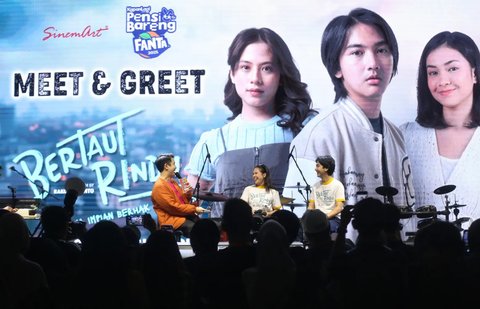 Ribuan Siswa Hadir Ramaikan Puncak KapanLagi Pensi Bareng FANTA 2025, Pelajar melakukan pemecahan rekor MURI dengan swafoto polaroid terbanyak, Uji Coba Gaya Anak Muda dengan Yamaha Fazzio Hybrid, Dari musik yang tenang dan melankolis hingga pesta energik ala Gen Z, Saya mengucapkan terima kasih kepada semua pendukung acara ini, Ikuti perkembangan informasi pensiun berikutnya di KapanLagi.com