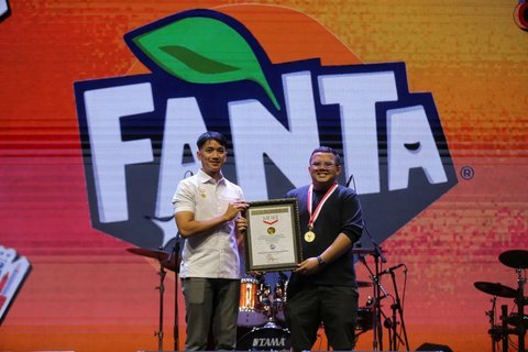 Ribuan Siswa Hadir Ramaikan Puncak KapanLagi Pensi Bareng FANTA 2025, Pelajar melakukan pemecahan rekor MURI dengan swafoto polaroid terbanyak, Uji Coba Gaya Anak Muda dengan Yamaha Fazzio Hybrid, Dari musik yang tenang dan melankolis hingga pesta energik ala Gen Z, Saya mengucapkan terima kasih kepada semua pendukung acara ini, Ikuti perkembangan informasi pensiun berikutnya di KapanLagi.com