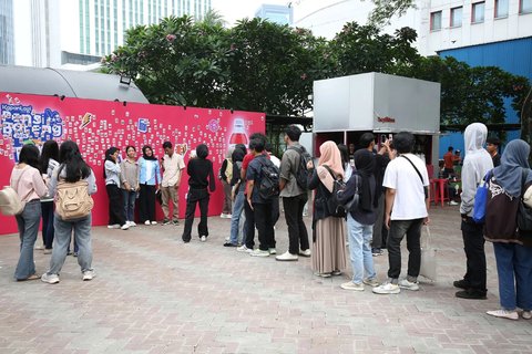 Ribuan Siswa Hadir Ramaikan Puncak KapanLagi Pensi Bareng FANTA 2025, Pelajar melakukan pemecahan rekor MURI dengan swafoto polaroid terbanyak, Uji Coba Gaya Anak Muda dengan Yamaha Fazzio Hybrid, Dari musik yang tenang dan melankolis hingga pesta energik ala Gen Z, Saya mengucapkan terima kasih kepada semua pendukung acara ini, Ikuti perkembangan informasi pensiun berikutnya di KapanLagi.com