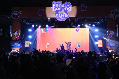 Ribuan Siswa Hadir Ramaikan Puncak KapanLagi Pensi Bareng FANTA 2025, Pelajar melakukan pemecahan rekor MURI dengan swafoto polaroid terbanyak, Uji Coba Gaya Anak Muda dengan Yamaha Fazzio Hybrid, Dari musik yang tenang dan melankolis hingga pesta energik ala Gen Z, Saya mengucapkan terima kasih kepada semua pendukung acara ini, Ikuti perkembangan informasi pensiun berikutnya di KapanLagi.com