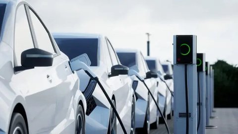 Geliat Mobil Listrik Indonesia Bergairah, Perlukah Insentif Diperpanjang?, Kenaikan penjualan terjadi, tetapi manfaatnya terbatas, Rekomendasi Kebijakan, Regulasi Penggunaan Baterai Kendaraan Listrik, Proyek Pembuatan Baterai Industri