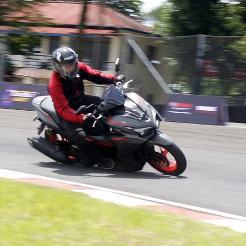 Pengujian Teknologi YECVT Pada Yamaha Aerox Alpha di Lintasan Pendek, Begini Hasilnya!, Yamaha Aerox Alpha Turbo dengan Teknologi YECVT, Stabilitas Maksimal dengan Varian CyberCity, Pengalaman Berkendara dengan Varian Standar, Harga dan Pilihan Warna Yamaha Aerox Alpha, Kesimpulan dari Pengujian di Sirkuit Sentul