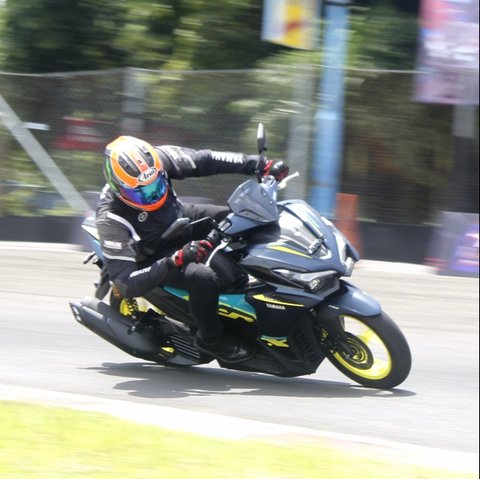 Pengujian Teknologi YECVT Pada Yamaha Aerox Alpha di Lintasan Pendek, Begini Hasilnya!, Yamaha Aerox Alpha Turbo dengan Teknologi YECVT, Stabilitas Maksimal dengan Varian CyberCity, Pengalaman Berkendara dengan Varian Standar, Harga dan Pilihan Warna Yamaha Aerox Alpha, Kesimpulan dari Pengujian di Sirkuit Sentul