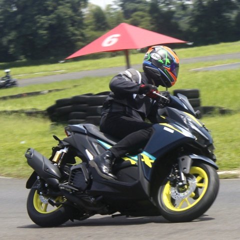 Pengujian Teknologi YECVT Pada Yamaha Aerox Alpha di Lintasan Pendek, Begini Hasilnya!, Yamaha Aerox Alpha Turbo dengan Teknologi YECVT, Stabilitas Maksimal dengan Varian CyberCity, Pengalaman Berkendara dengan Varian Standar, Harga dan Pilihan Warna Yamaha Aerox Alpha, Kesimpulan dari Pengujian di Sirkuit Sentul