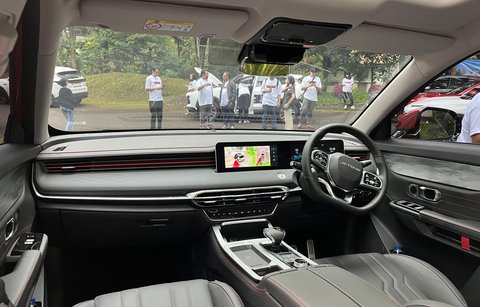 Jajal Jetour Dashing Bandung-Jakarta, Ini Kelebihan dan Kekurangannya, Kelebihan yang Menyenangkan, Mesin dan Transmisi Cekatan, Pesona Dinamis dengan Aura Sporty, Kelegaan Kabin hingga Bagasi, Panoramic Sunroof, Kekurangan Minor, Keterbatasan ADAS, Layar di Interior Kurang Responsif, Penyesuaian Suspensi