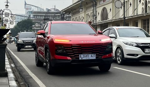 Jajal Jetour Dashing Bandung-Jakarta, Ini Kelebihan dan Kekurangannya, Kelebihan yang Menyenangkan, Mesin dan Transmisi Cekatan, Pesona Dinamis dengan Aura Sporty, Kelegaan Kabin hingga Bagasi, Panoramic Sunroof, Kekurangan Minor, Keterbatasan ADAS, Layar di Interior Kurang Responsif, Penyesuaian Suspensi
