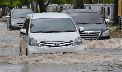 Begini Cara Klaim Asuransi Mobil yang Terendam Banjir