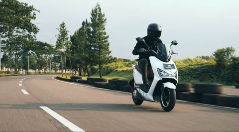 Ekspor Melesat! Inilah 5 Motor Made in Indonesia yang Mendunia di 2025, 1. Yamaha NMax 155, 2. Honda Vario Series, 3. Viar Q1, 4. MAKA Cavalry, 5. United E-Motor