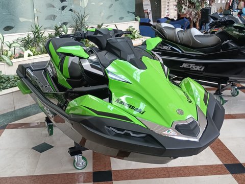 Unik! Bukan Motor, Kawasaki Luncurkan Jet Ski Bermesin Setara Mobil, Tiga Model Baru, Tiga Segmentasi Berbeda, Fitur Premium dan Teknologi Tertinggi di Kelasnya, Detail Mesin dan Dimensi yang Bikin Terkesima, Harga Fantastis Tapi Sejalan dengan Kualitas, Komitmen Jangka Panjang Kawasaki di Dunia Sport Air