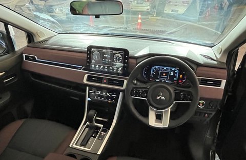 New Xpander 2025 Meluncur, Fitur Unggulan Ini Bikin Pesaing Ketar-Ketir, Eksterior: Desain Baru yang Lebih Dinamis, Interior dan Kenyamanan Kabin: Modern, Praktis, dan Lapang, Performa dan Keamanan: Lebih Tangguh dan Aman, Varian Baru: Exceed Tourer, Premium tapi Terjangkau, Tetap Kompetitif di Segmennya