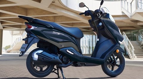 Suzuki Rilis Skuter 125cc Bergaya Mewah, Lebih Unggul dari Honda Vario?, Desain Mewah yang Memikat di Setiap Sudut, Performa Mesin yang Efisien dan Andal, Suspensi dan Fitur Berkendara yang Mendukung Kenyamanan, Fitur Tambahan yang Lengkap dan Praktis, Pilihan Warna dan Harga Jual Resmi