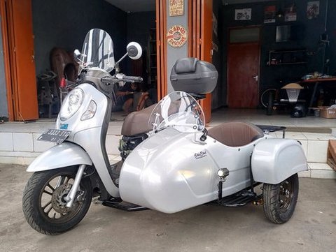 8 Gaya Modifikasi Motor Sespan Modern, Keren dan Bisa Bonceng Teman!, Vespa dan Sespan: Kombinasi Klasik yang Tak Terpisahkan, Peugeot Hitam: Tampil Gagah dan Elegan, Honda Cub Retro, Usia Muda Rasa Tua, Scoopy, Si Retro Kekinian yang Pas dengan Sespan, Yamaha Hybrid: Pendatang Baru yang Berani Beda, Motor Adventure: Si Tangguh yang Bisa Berbagi Tempat, Yamaha Fino: Sentuhan Baru pada Gaya Lama, Si Putih Penjelajah Jalanan