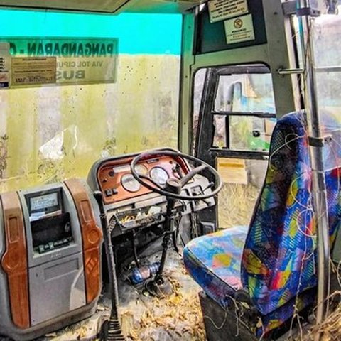 10 Foto Bus PO Budiman yang Kini Jadi Rongsokan, Termasuk Sasis Volvo!, Terlihat kokoh meski usang, Kenangan kursi bludru, Trayek legendaris Pangandaran-Bandung, Sasis Volvo B7R di rute Tasik-Cikarang, Kondisi Volvo B7R sekarang, "Kuburan" bus Budiman, Kenangan di era 2000-an, Kelas Bisnis AC Tasik-Semarang, Jendela geser khas, Diubah menjadi besi tua