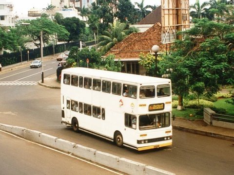 10 Foto Nostalgia Bus Kota Jakarta Zaman Dulu, Pernah Naik yang Mana?, Menemani Anak Sekolah di Pagi Hari, Sang Legenda Patas AC, PO Bianglala yang Kini Tinggal Kenangan, Macet Jam Sibuk? Jangan Harap Dapat Tempat Duduk, Volvo: Setia Sejak Dulu, Meninggalkan Terminal Kartika Plaza, Damri Klasik dengan Livery Ikonik, Bus PPD Biru Oranye, Andalan Warga