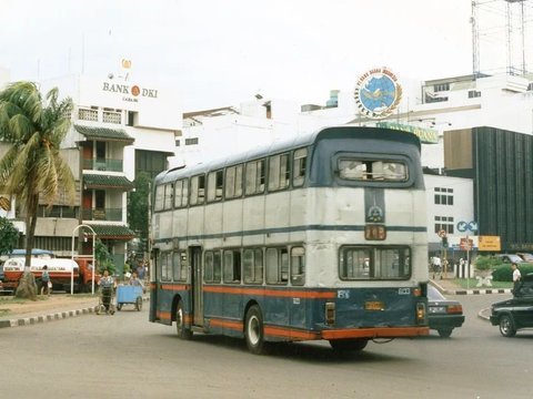 10 Foto Nostalgia Bus Kota Jakarta Zaman Dulu, Pernah Naik yang Mana?, Menemani Anak Sekolah di Pagi Hari, Sang Legenda Patas AC, PO Bianglala yang Kini Tinggal Kenangan, Macet Jam Sibuk? Jangan Harap Dapat Tempat Duduk, Volvo: Setia Sejak Dulu, Meninggalkan Terminal Kartika Plaza, Damri Klasik dengan Livery Ikonik, Bus PPD Biru Oranye, Andalan Warga