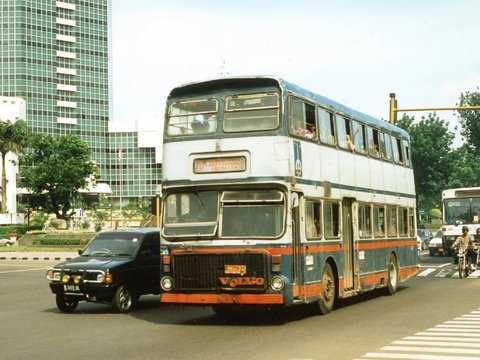 10 Foto Nostalgia Bus Kota Jakarta Zaman Dulu, Pernah Naik yang Mana?, Menemani Anak Sekolah di Pagi Hari, Sang Legenda Patas AC, PO Bianglala yang Kini Tinggal Kenangan, Macet Jam Sibuk? Jangan Harap Dapat Tempat Duduk, Volvo: Setia Sejak Dulu, Meninggalkan Terminal Kartika Plaza, Damri Klasik dengan Livery Ikonik, Bus PPD Biru Oranye, Andalan Warga