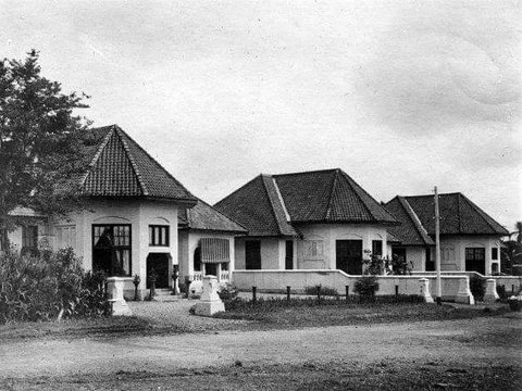10 Potret Bandung Tempo Dulu: Lalu Lintas yang Tenang dan Suasana yang Menyejukkan Hati, Grand Preanger Hotel, Jl. Asia-Afrika, Area Depan Grand Preanger, Jalan Viaduct, Transportasi di Kawasan Dago, Simpang Braga–Naripan di Era 1970-an, Villa Lawas di Jl. Riau, Stasiun Bandung di Jl. Kebon Kawung, Pasar Kosambi Tahun 1970-an, Jl. Pasteur yang Lapang dan Rapi, Jl. Braga pada 1921