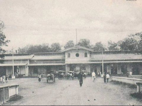 10 Potret Bandung Tempo Dulu: Lalu Lintas yang Tenang dan Suasana yang Menyejukkan Hati, Grand Preanger Hotel, Jl. Asia-Afrika, Area Depan Grand Preanger, Jalan Viaduct, Transportasi di Kawasan Dago, Simpang Braga–Naripan di Era 1970-an, Villa Lawas di Jl. Riau, Stasiun Bandung di Jl. Kebon Kawung, Pasar Kosambi Tahun 1970-an, Jl. Pasteur yang Lapang dan Rapi, Jl. Braga pada 1921