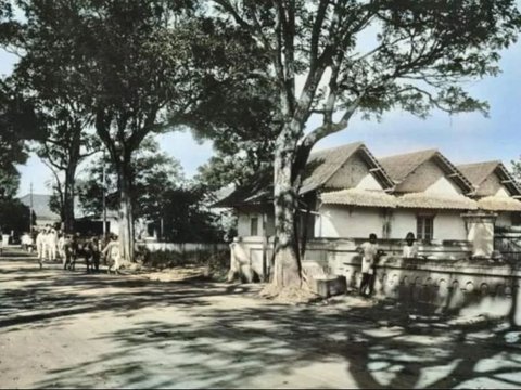 10 Potret Bandung Tempo Dulu: Lalu Lintas yang Tenang dan Suasana yang Menyejukkan Hati, Grand Preanger Hotel, Jl. Asia-Afrika, Area Depan Grand Preanger, Jalan Viaduct, Transportasi di Kawasan Dago, Simpang Braga–Naripan di Era 1970-an, Villa Lawas di Jl. Riau, Stasiun Bandung di Jl. Kebon Kawung, Pasar Kosambi Tahun 1970-an, Jl. Pasteur yang Lapang dan Rapi, Jl. Braga pada 1921