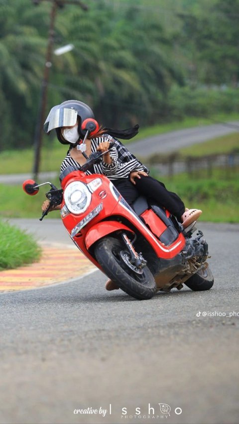 10 Aksi Cornering Motor, Miring Keren Bikin Takjub!, Yang Di Belakang Harus Tetap Tenang, Ikuti Irama Pengemudi Depan, Motor Trondolan Tampil Berani, Pembonceng Antusias Banget, Siap Ngegas di Road Race, Motor Tua Juga Masih Bisa, Gak Usah Miring Ekstrem, Titik Kumpul Sunmori? Siap!, Yang Belakang Jangan Tegang