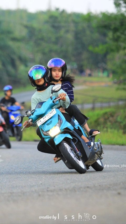 10 Aksi Cornering Motor, Miring Keren Bikin Takjub!, Yang Di Belakang Harus Tetap Tenang, Ikuti Irama Pengemudi Depan, Motor Trondolan Tampil Berani, Pembonceng Antusias Banget, Siap Ngegas di Road Race, Motor Tua Juga Masih Bisa, Gak Usah Miring Ekstrem, Titik Kumpul Sunmori? Siap!, Yang Belakang Jangan Tegang
