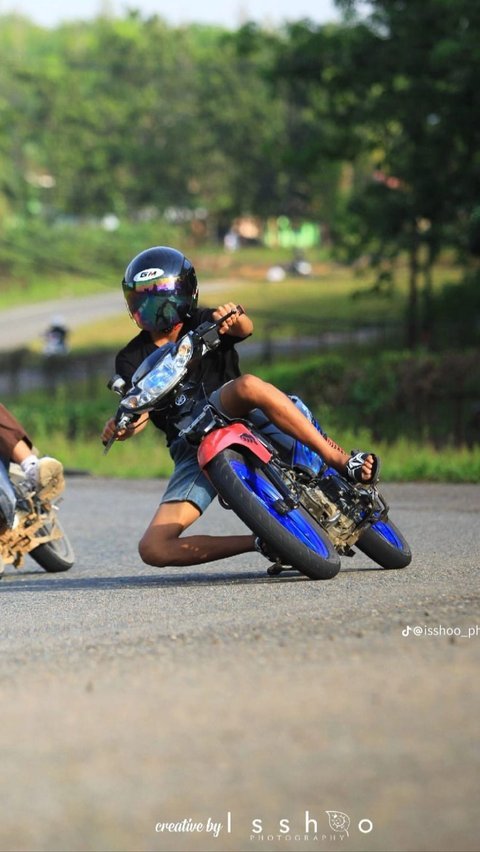 10 Aksi Cornering Motor, Miring Keren Bikin Takjub!, Yang Di Belakang Harus Tetap Tenang, Ikuti Irama Pengemudi Depan, Motor Trondolan Tampil Berani, Pembonceng Antusias Banget, Siap Ngegas di Road Race, Motor Tua Juga Masih Bisa, Gak Usah Miring Ekstrem, Titik Kumpul Sunmori? Siap!, Yang Belakang Jangan Tegang