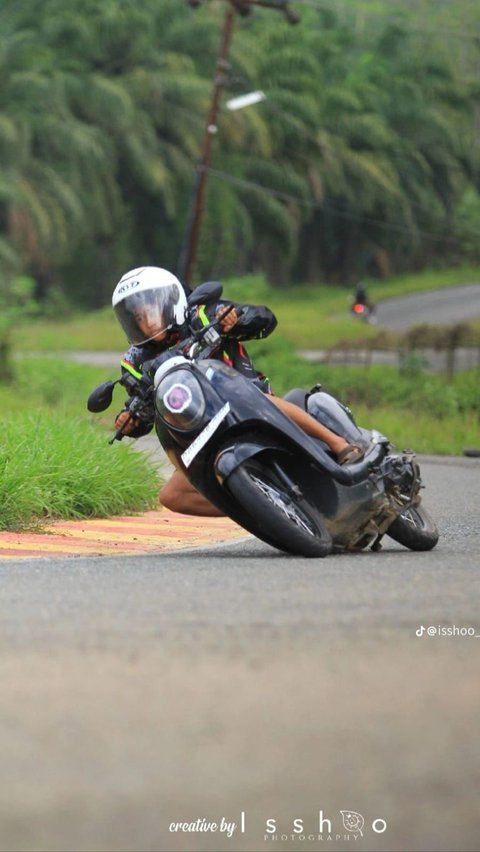 10 Aksi Cornering Motor, Miring Keren Bikin Takjub!, Yang Di Belakang Harus Tetap Tenang, Ikuti Irama Pengemudi Depan, Motor Trondolan Tampil Berani, Pembonceng Antusias Banget, Siap Ngegas di Road Race, Motor Tua Juga Masih Bisa, Gak Usah Miring Ekstrem, Titik Kumpul Sunmori? Siap!, Yang Belakang Jangan Tegang