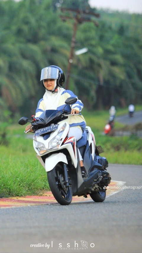 10 Aksi Cornering Motor, Miring Keren Bikin Takjub!, Yang Di Belakang Harus Tetap Tenang, Ikuti Irama Pengemudi Depan, Motor Trondolan Tampil Berani, Pembonceng Antusias Banget, Siap Ngegas di Road Race, Motor Tua Juga Masih Bisa, Gak Usah Miring Ekstrem, Titik Kumpul Sunmori? Siap!, Yang Belakang Jangan Tegang