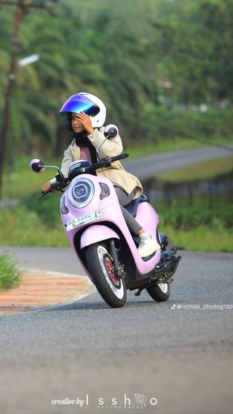 10 Aksi Cornering Motor, Miring Keren Bikin Takjub!, Yang Di Belakang Harus Tetap Tenang, Ikuti Irama Pengemudi Depan, Motor Trondolan Tampil Berani, Pembonceng Antusias Banget, Siap Ngegas di Road Race, Motor Tua Juga Masih Bisa, Gak Usah Miring Ekstrem, Titik Kumpul Sunmori? Siap!, Yang Belakang Jangan Tegang