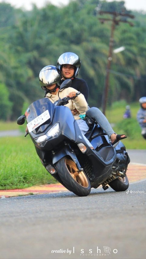 10 Aksi Cornering Motor, Miring Keren Bikin Takjub!, Yang Di Belakang Harus Tetap Tenang, Ikuti Irama Pengemudi Depan, Motor Trondolan Tampil Berani, Pembonceng Antusias Banget, Siap Ngegas di Road Race, Motor Tua Juga Masih Bisa, Gak Usah Miring Ekstrem, Titik Kumpul Sunmori? Siap!, Yang Belakang Jangan Tegang