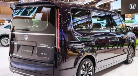 Bakal Jadi Primadona di GIIAS 2025? Honda StepWGN e:HEV Bawa Fitur CR-V dan Civic Sekaligus!, Spesifikasi dan Fitur Unggulan, Peluncuran dan Lokasi GIIAS 2025, Harga dan Pre-order, Persaingan di Pasar MPV