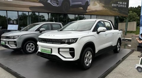 Geely Radar EM-P: Mobil Pick-Up Hybrid Bertenaga Badak, Irit BBM, Siap Mendaki 45 Derajat, Performa Gahar Geely Radar EM-P, Jarak Tempuh Irit, Fitur Canggih: Layar Sentuh Raksasa dan Penggerak 4WD Cerdas, Desain Modern dan Kokoh, Harga Kompetitif: Setara LCGC, Fitur Melimpah!