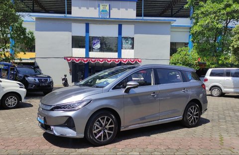 Pengalaman Memakai Mobil Listrik di Indonesia, Dari Wuling AirEV ke BYD M6, Biaya Bulanan Menggunakan Wuling AirEV, Kendala dalam Penggunaan Mobil Listrik, Kebutuhan Mobil 3 Baris Seperti BYD M6, Tren Mobil Listrik di Lingkungan Kerja, Pembangunan Infrastruktur SPKLU