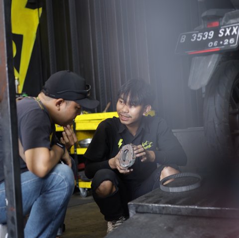 Servis Makin Transparan, Bengkel Ini Tawarkan Teknologi Endoskopi Gratis, Jawaban untuk Kebutuhan Harian: Lahirnya Program "Riding Nyaman", Tiga Pilihan Paket, Tiga Tingkat Kenyamanan, Layanan Endoskopi: Transparansi yang Meningkatkan Kepercayaan, Lokasi Strategis, Layanan Konsisten, Kombinasi Teknologi dan Harga yang Menarik, Siap Jaga Performa Harian, Pertanyaan Umum Terkait Servis Motor Matic