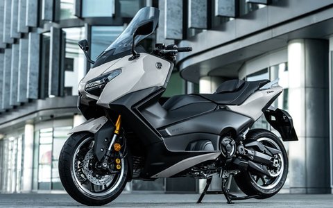 Yamaha TMAX 2025 Rilis Resmi, Fitur Barunya yang Siap Goda Penggemar Skuter Premium, Spesifikasi Mesin Yamaha TMAX 2025, Fitur Canggih dan Keamanan, Desain dan Kenyamanan, Harga dan Ketersediaan