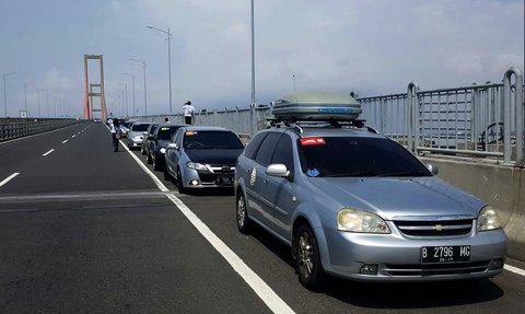 Sedan Bekas di Bawah 100 Juta, 5 Pilihan Terbaik yang Bikin Kaget, 1. Toyota Corolla Altis, 2. Honda Civic, 3. Toyota Camry, 4. Nissan Teana, 5. Chevrolet Optra