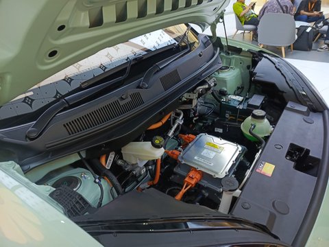 Intip Perbedaan Wuling BinguoEV Lite dan Pro: Sama Jarak Tempuh, Beda Fitur, Perbedaan Utama Varian Lite dan Pro, Spesifikasi Mesin dan Performa, Fitur Keselamatan dan Kenyamanan, Program Kepemilikan dan Garansi Worry-Free, Komitmen Wuling di Segmen EV, Pertanyaan Populer Seputar Wuling New BinguoEV