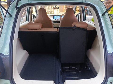 Intip Perbedaan Wuling BinguoEV Lite dan Pro: Sama Jarak Tempuh, Beda Fitur, Perbedaan Utama Varian Lite dan Pro, Spesifikasi Mesin dan Performa, Fitur Keselamatan dan Kenyamanan, Program Kepemilikan dan Garansi Worry-Free, Komitmen Wuling di Segmen EV, Pertanyaan Populer Seputar Wuling New BinguoEV
