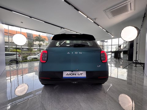 AION UT Jadi Penantang Serius di Segmen Mobil Listrik Rp 400 Jutaan, Desain Eropa dan Filosofi Urban Smart Mobility, Performa Andal dan Platform AEP 3.0, Interior Pintar, Fitur Premium, dan AI Assistant, Komitmen Lokal dan Kejutan Harga GIIAS 2025, Pertanyaan dan Jawaban Populer