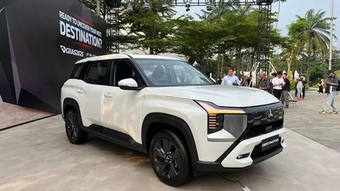SUV Keluarga Rasa Premium, Ini 7 Alasan Mitsubishi Destinator Bikin Pesaing Ketar-Ketir, Desain Gagah dan Berwibawa, Kabin Mewah Penuh Fitur Canggih, Performa Responsif dengan Mesin Turbo Mumpuni, Keselamatan Terdepan dan Mode Berkendara Adaptif, Kebanggaan "Made in Indonesia" dan Harga Kompetitif