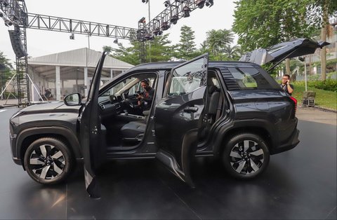 SUV Keluarga Rasa Premium, Ini 7 Alasan Mitsubishi Destinator Bikin Pesaing Ketar-Ketir, Desain Gagah dan Berwibawa, Kabin Mewah Penuh Fitur Canggih, Performa Responsif dengan Mesin Turbo Mumpuni, Keselamatan Terdepan dan Mode Berkendara Adaptif, Kebanggaan "Made in Indonesia" dan Harga Kompetitif