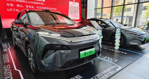BYD Tang L Meluncur Gahar, Mampukah SUV Ini Saingi Popularitas Xiaomi YU7?, Spesifikasi dan Performa BYD Tang L, Fitur Canggih pada BYD Tang L, Xiaomi YU7, Perbandingan Pasar dan Target Konsumen