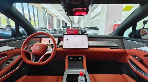 BYD Tang L Meluncur Gahar, Mampukah SUV Ini Saingi Popularitas Xiaomi YU7?, Spesifikasi dan Performa BYD Tang L, Fitur Canggih pada BYD Tang L, Xiaomi YU7, Perbandingan Pasar dan Target Konsumen