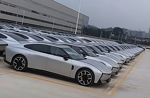 Xpeng P7 2025 Terungkap, Desain Baru dan Teknologi 800V Siap Tantang Tesla, Tampang Baru Xpeng P7 2025, Pengisian Super Cepat Xpeng P7, Pilihan Performa Xpeng P7 2025, Ambisi Xpeng P7 2025