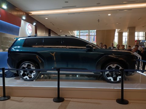 Mobil Listrik i2C Buatan Anak Bangsa Debut di GIIAS 2025, Apa Makna Simbol Garuda di Desainnya?, 1. Kolaborasi TMI x Italdesign: Dari Visi Nasional Menuju Desain Global, 2. Identitas Lokal dalam Detail Desain: Garuda dan Batik di Mobil Listrik, 3. Konsep Autentik dan Spiritual yang Membangun Citra TMI, 4. Clay Model Skala 1:1: Menyentuh Masa Depan secara Nyata, 5. Arah Masa Depan: Mobil Listrik Buatan Indonesia yang Autentik dan Global